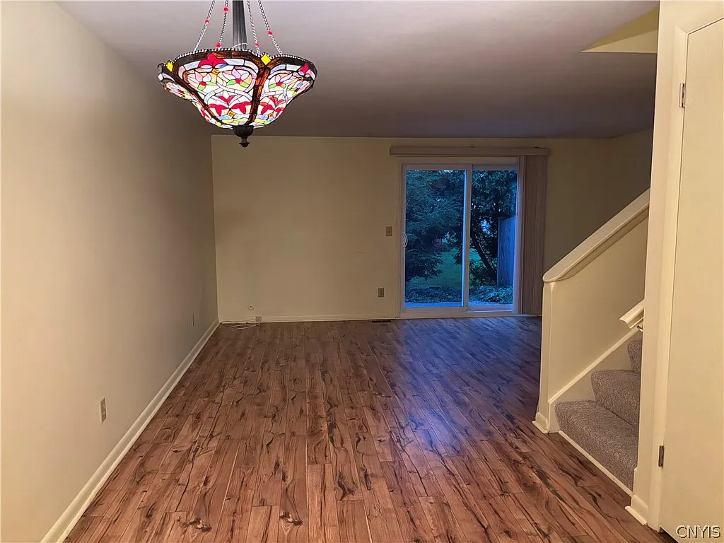 2 bed, 1.5 bath, 1176 sqft, $2,000 — Photo 3