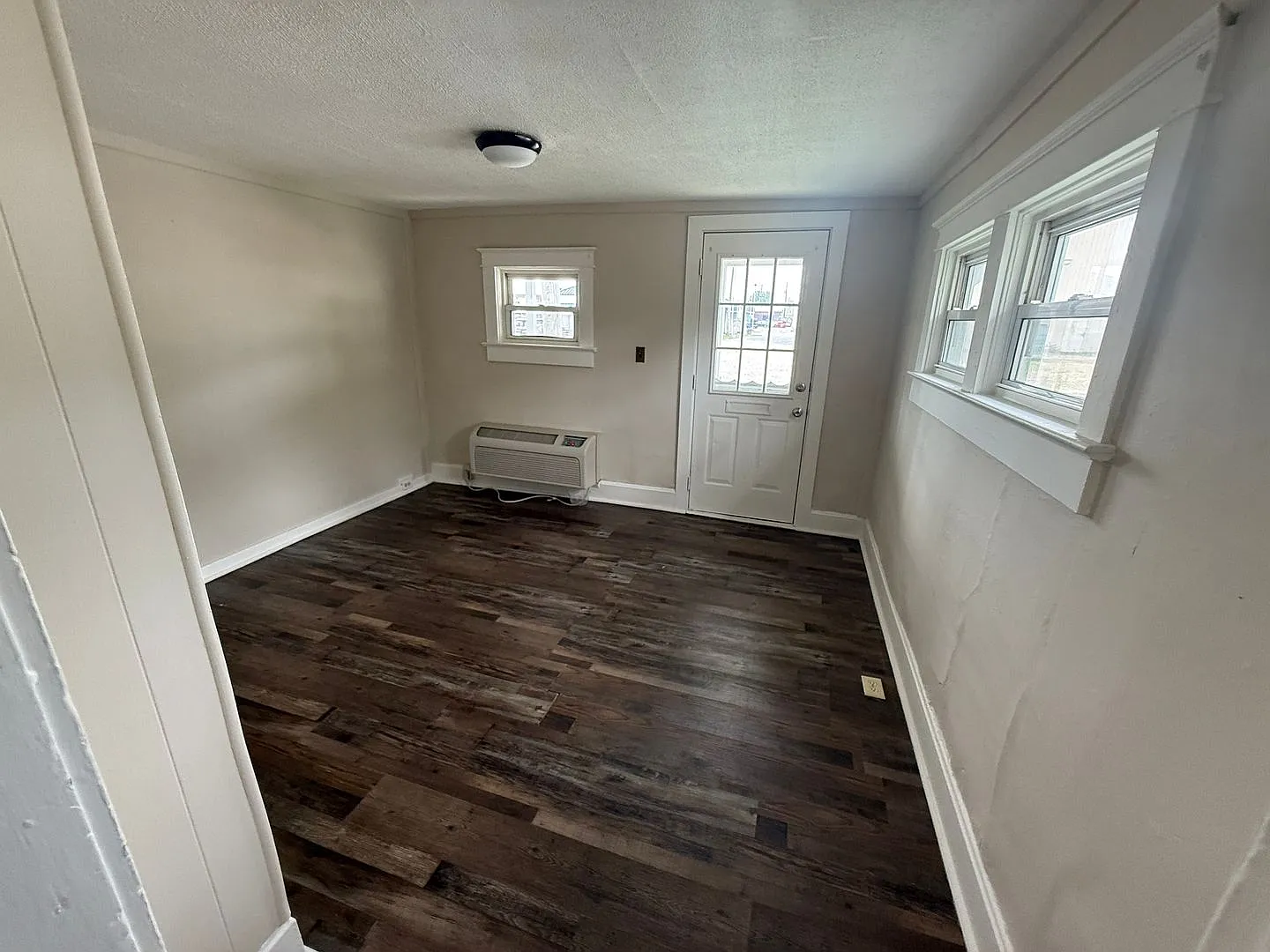 334 W Church St Newark Oh 1 bed 1 bath house with Laundry — Photo 3
