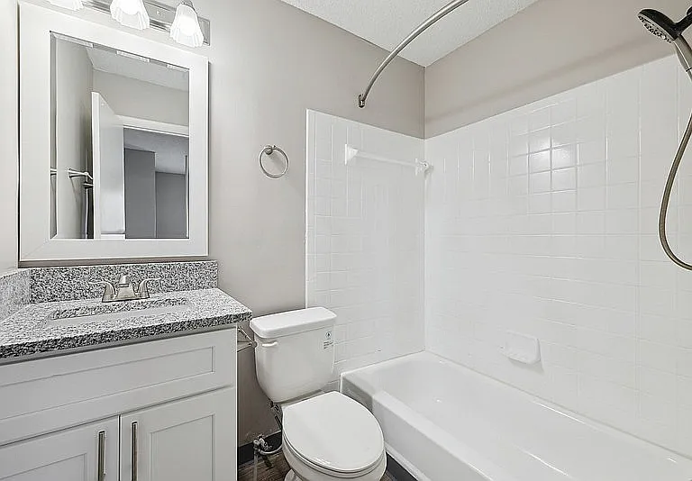 Mirabeau Apartments — Photo 13