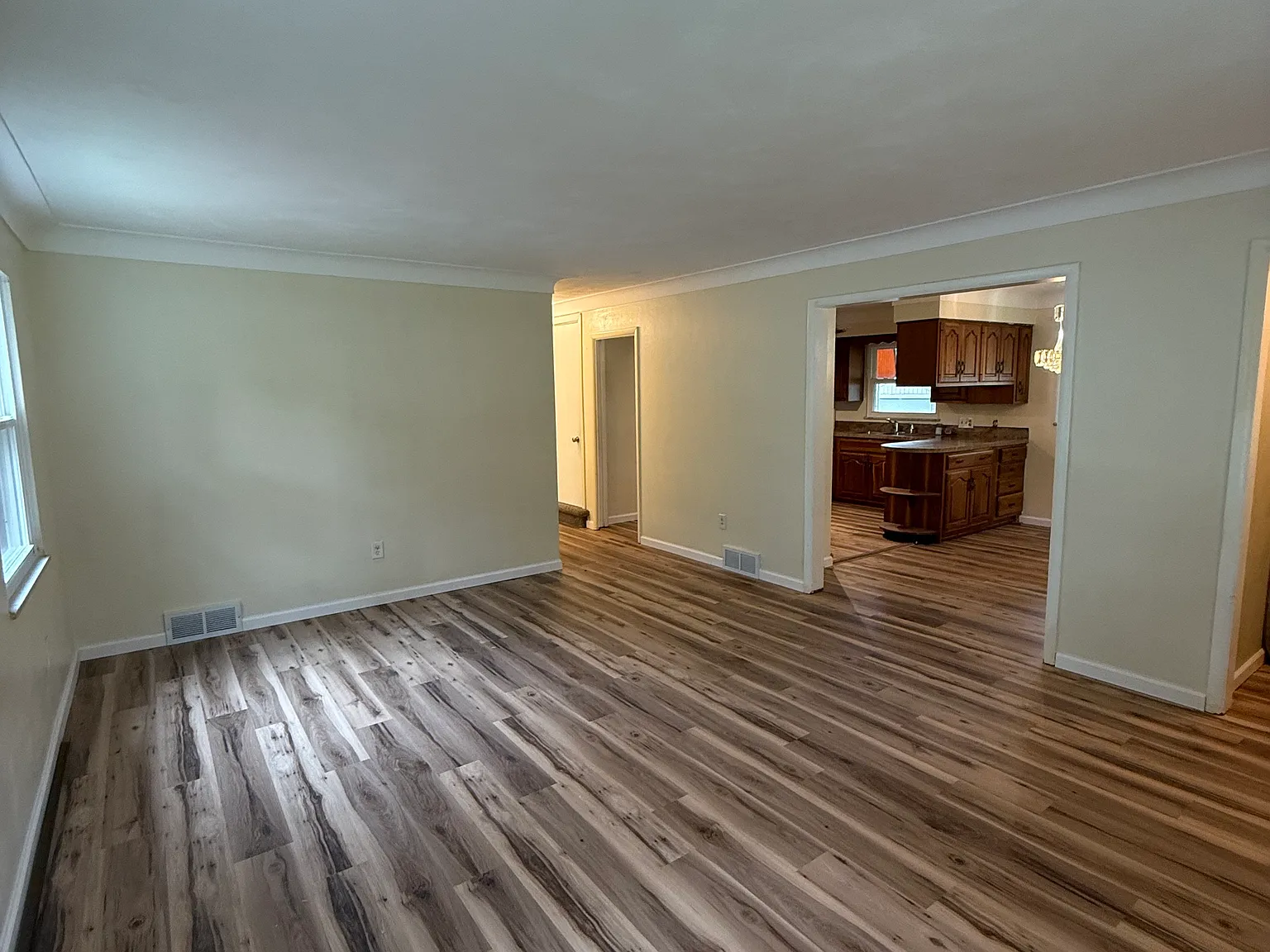 3 bed, 1.5 bath, 1436 sqft, $1,800 — Photo 4
