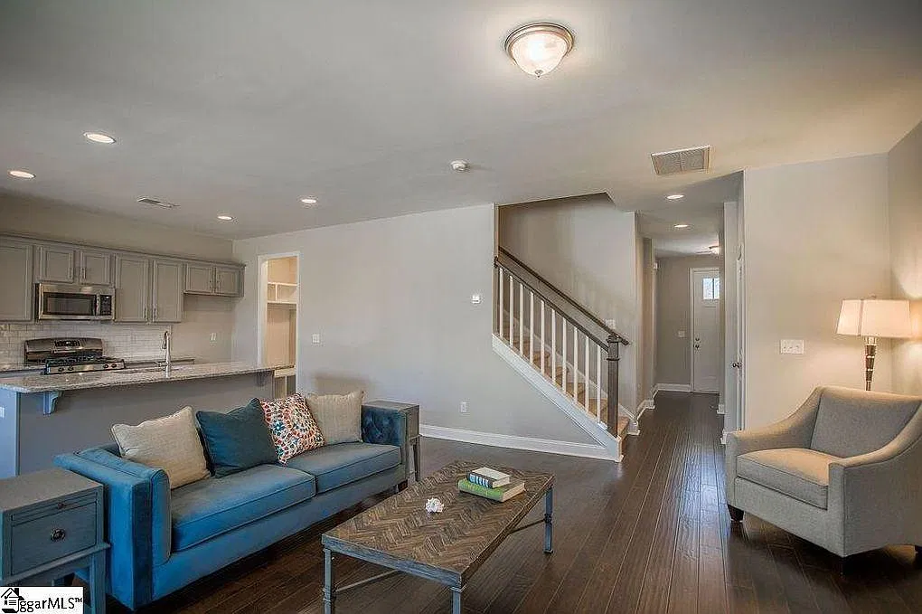103 Coogan Ln — Photo 2