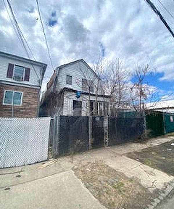 1st image of 242 Grandview Ave