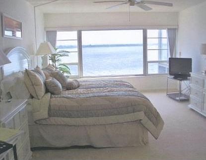 4th image of 60 Yacht Club Dr APT 503