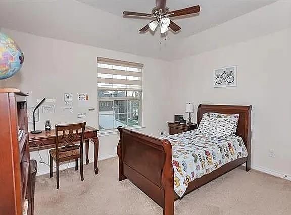 3rd image of 913 Yarrow St #913