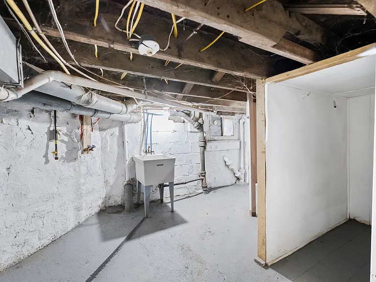 826 Walnut St — Photo 20