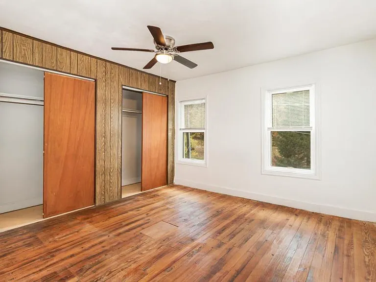 215 Pine Grove Rd — Photo 11