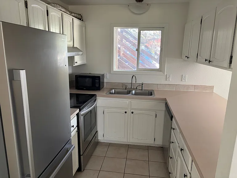 2642 Kinnikinnick Ct #A — Photo 3
