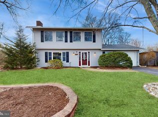 888 Jamesport Dr, Toms River, NJ 08753