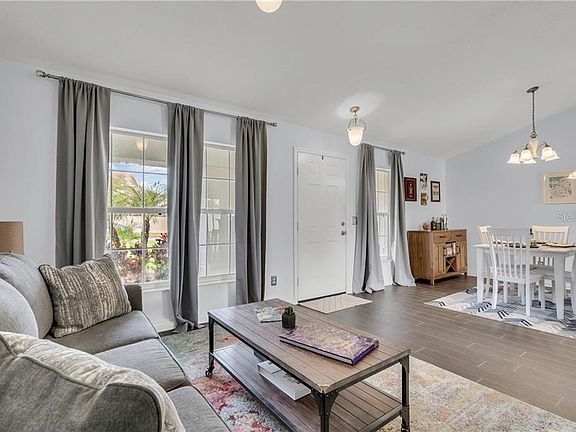 3rd image of 129 Steinbeck St
