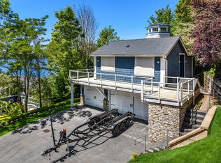 8233 W Mercer Way UNIT A, Mercer Island, WA 98040