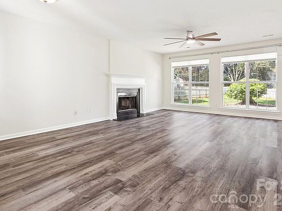5th image of 411 Carlisle Dr