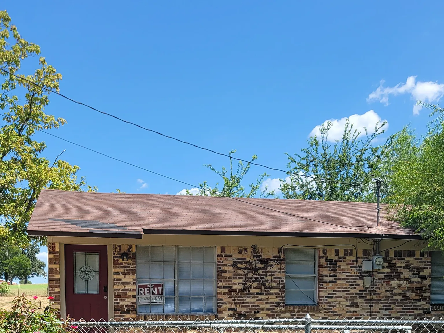 3 bed, 1.5 bath, $1,300 — Photo 1