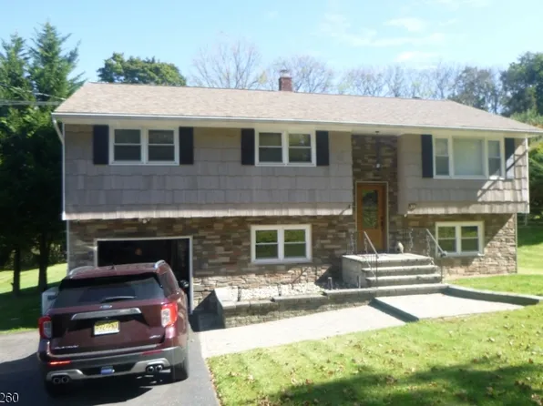 39 Quarry Ridge Rd, Clinton Town, NJ 08809