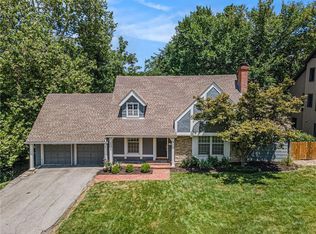 5535 Suwanee Rd, Fairway, KS 66205