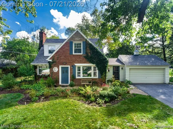 2425 Rutherford Rd, Bloomfield Hills, MI 48302