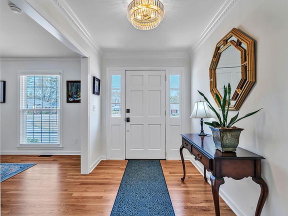 4th image of 28 Isbell Ln