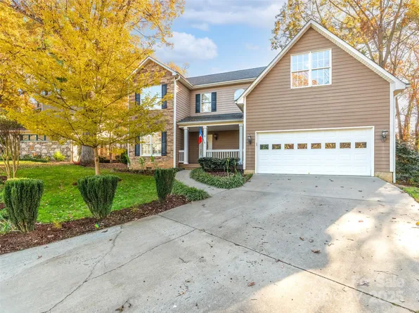 8 Amelia Ct, Arden, NC 28704