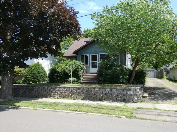 15 Arthur Ave, Endicott, NY 13760