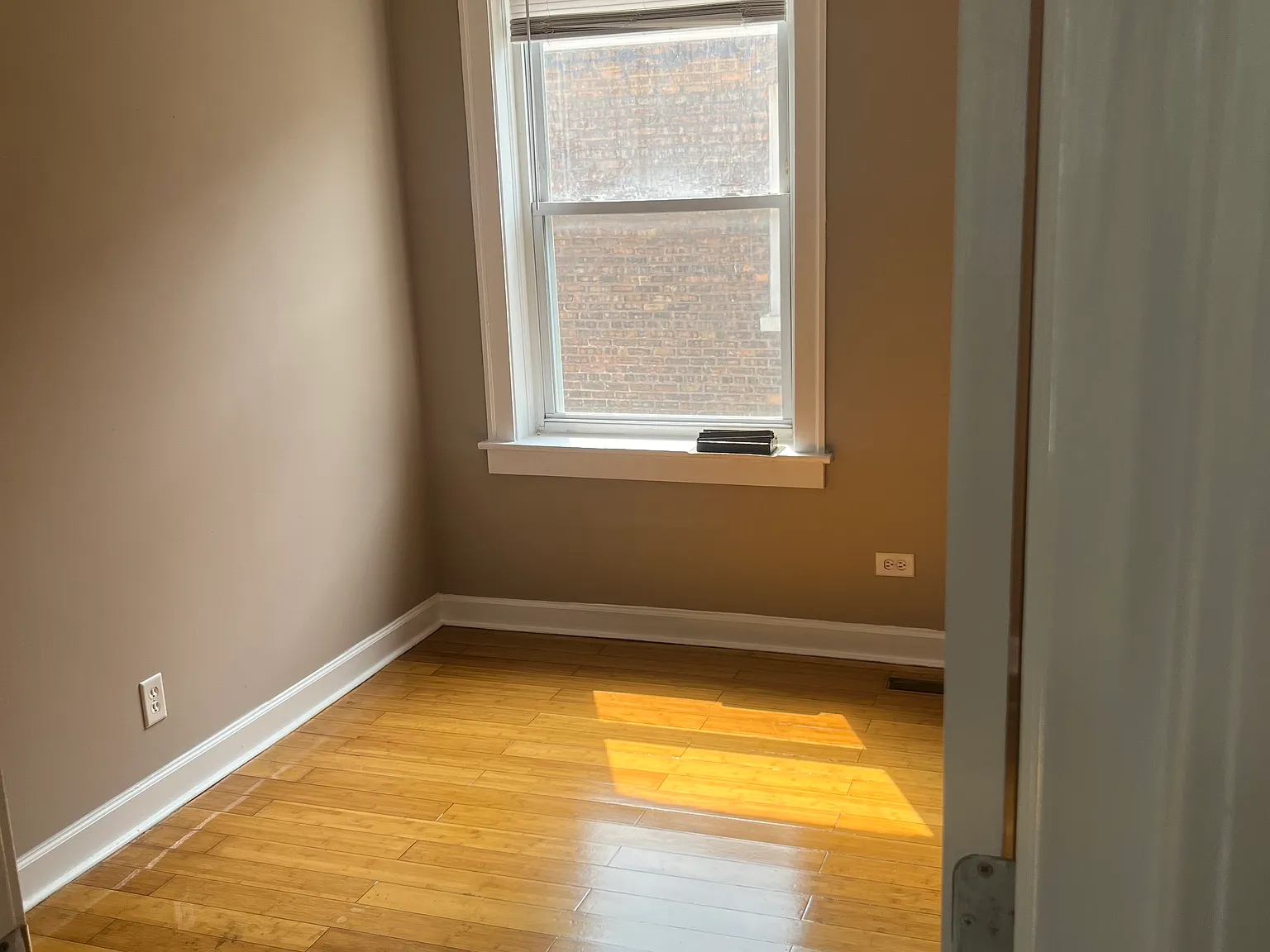 2 bed, 1000 sqft, $1,500 — Photo 4