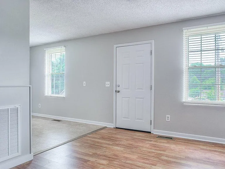 212 Jay Dr — Photo 5