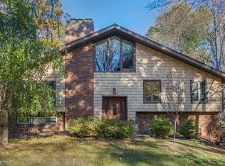 5 Hillcrest Dr, Randolph, NJ 07869