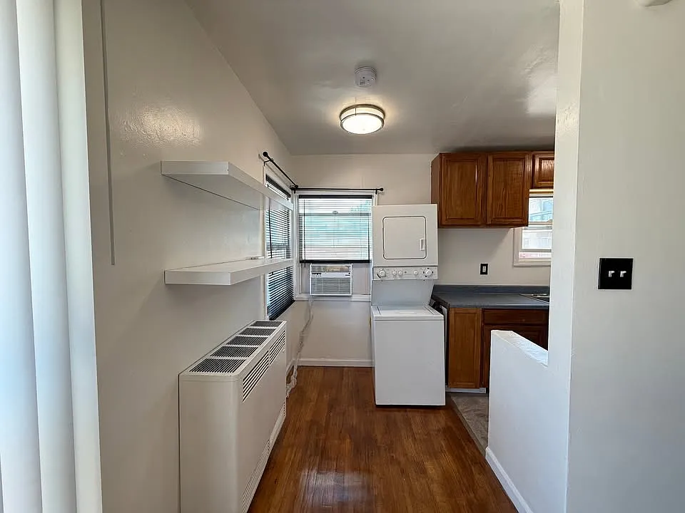 1327 N Orange Dr — Photo 3