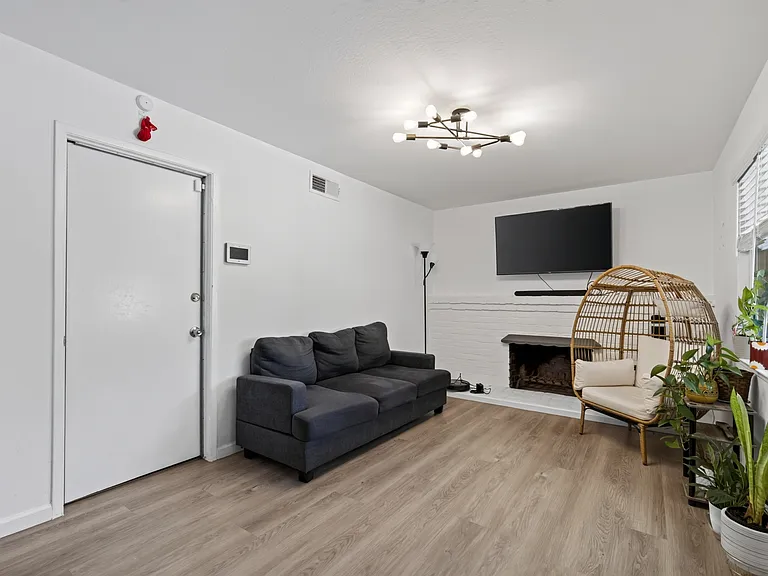 25309 Meredith Ct — Photo 14