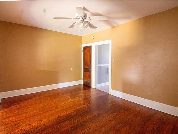 4th image of 3927 Tholozan Ave #1W