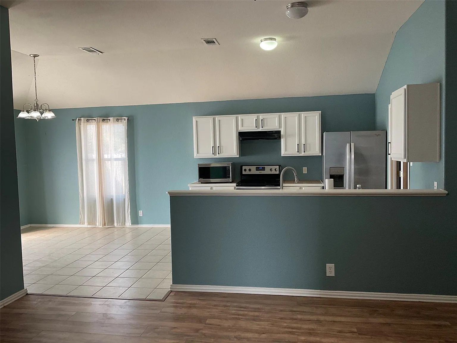 4 bed, 2.0 bath, 1475 sqft, $1,800 — Photo 4