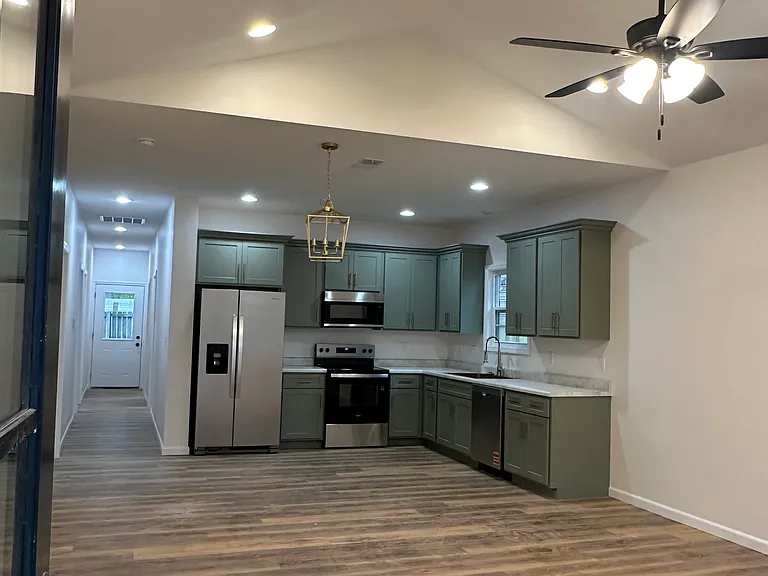 1104 Main St — Photo 3