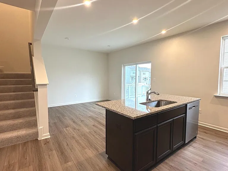 93 Stafford Pl — Photo 13