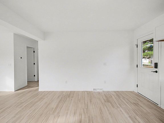 4th image of 465 Memory Ln