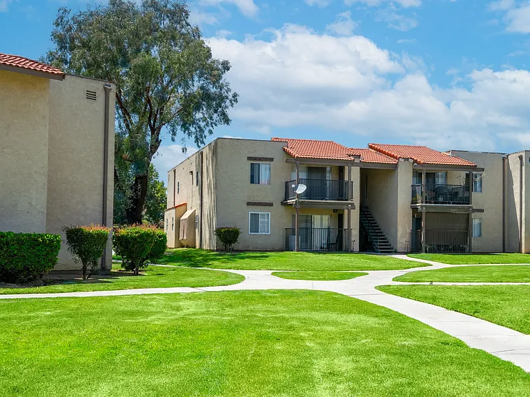 Vista View Apartments — Photo 8