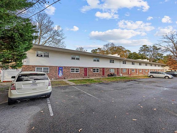 2nd image of 906 3rd Ave. N