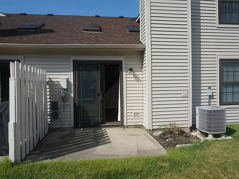 2374 Fieldstone Cir — Photo 2