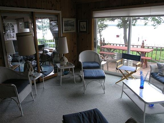 5th image of 147 Stafford Dr