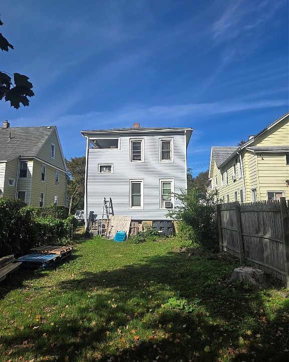 2nd image of 196 Oak St