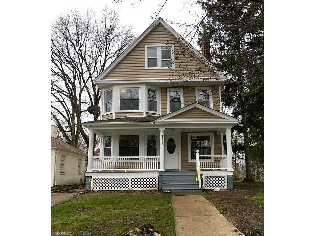 1526 Maple Rd photo 1