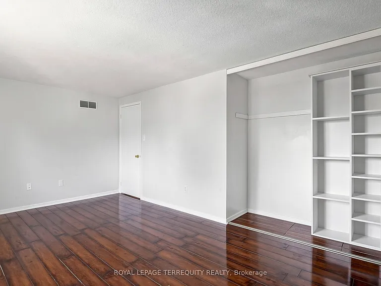 7 Yorkville Ct — Photo 26