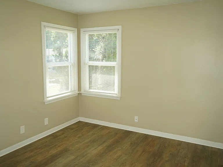 2703 R St — Photo 15