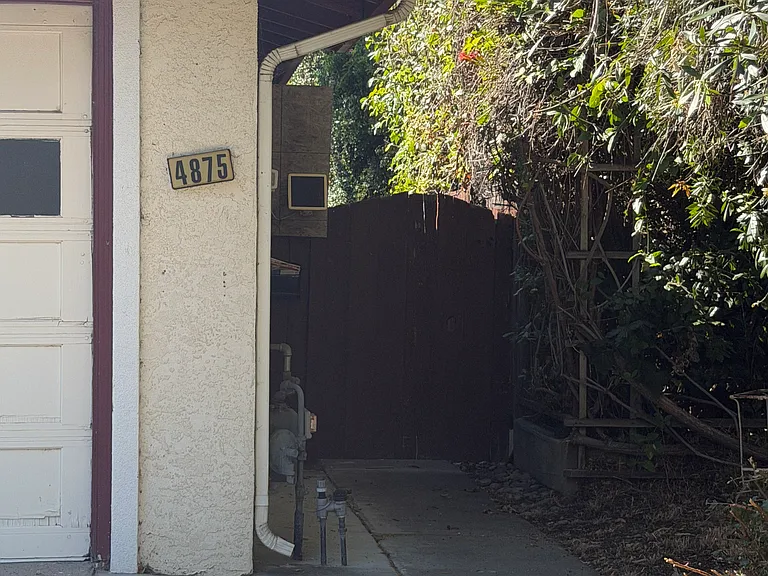 4877 Essex Way #ADU — Photo 9