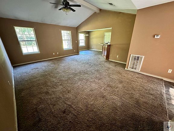 3rd image of 319 Memorial Dr