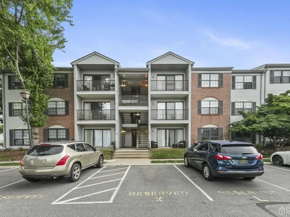 82 Fisher Dr, Franklin Park, NJ 08823