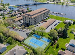 1545 Arboretum Dr APT 104, Oshkosh, WI 54901