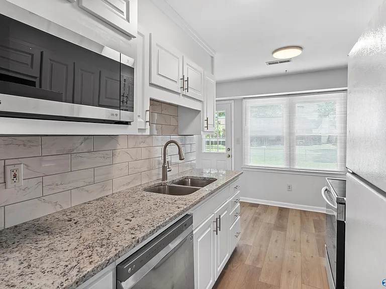 1008 Fieldstone Ct SE — Photo 9