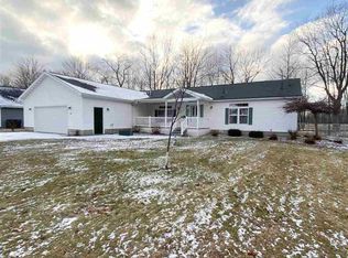 66 Tipperary Rd, Gladstone, MI 49837