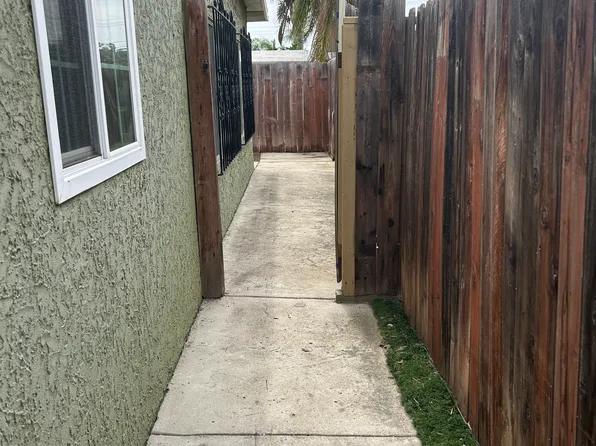 8861 Innsdale Ave, Spring Valley, CA 91977