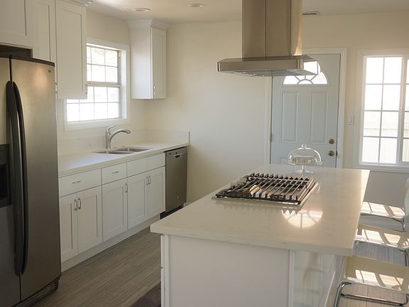 3rd image of 235 S Shattuck Pl