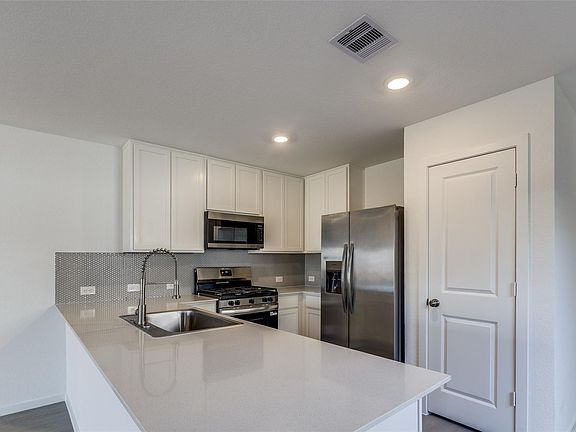 5th image of 1528 Sunset Ridge Dr