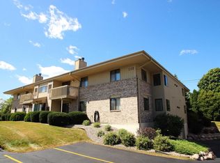 112 E Freistadt Rd, Thiensville, WI 53092